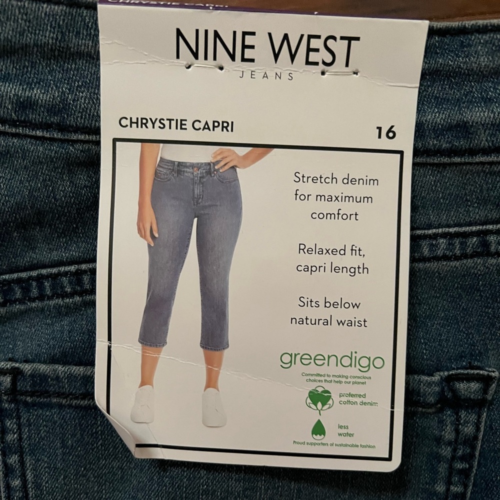 Women’s stretchy, denim capris.